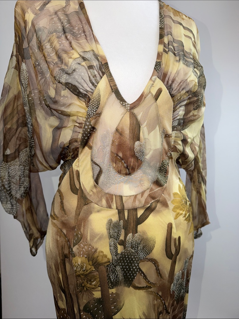 VERSACE VINTAGE SPRING/SUMMER 2006 CACTUS PRINT SILK CHIFFON DRESS - Picture 17 of 17